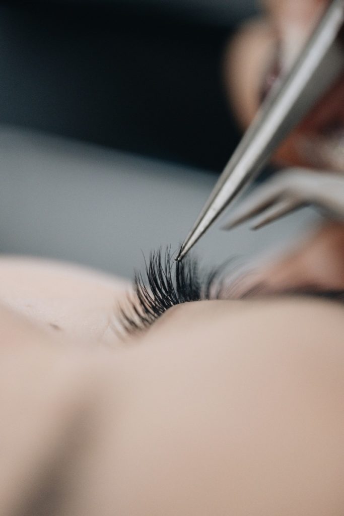 how long does it take to get eyelash extensions