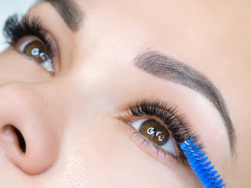 How to clean eyelash extensions