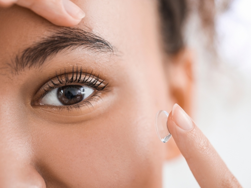 can i wear contact lenses during a lash lift 1