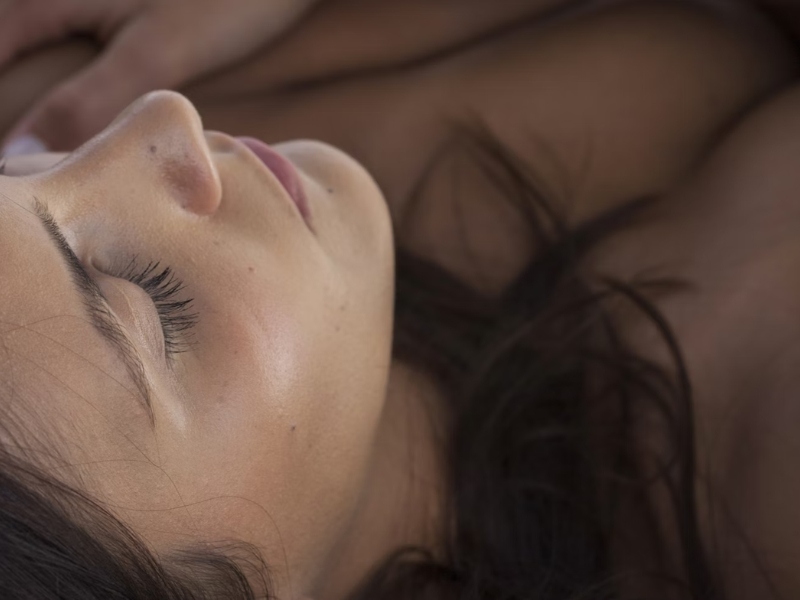 How to sleep with a lash lift