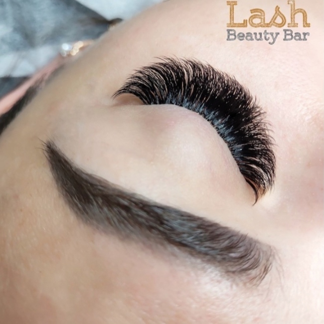 Affordable mega volume lash extensions in John's Creek