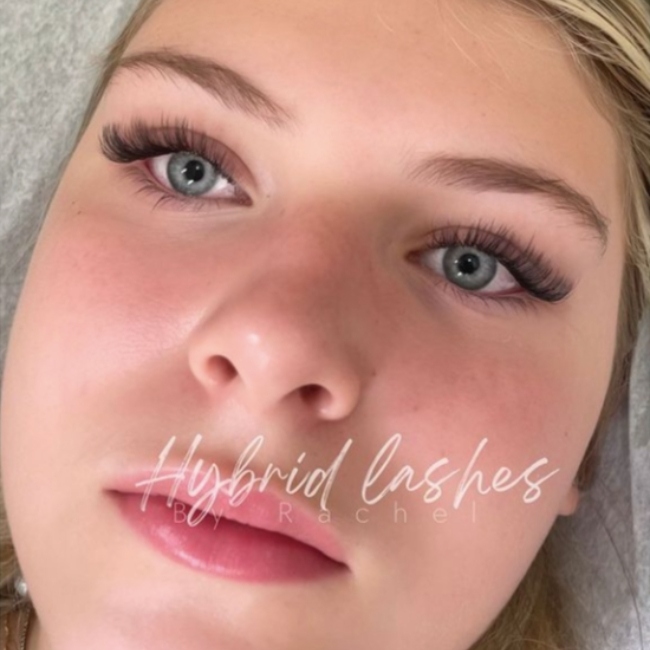 Master stylist eyelash extensions in John's Creek