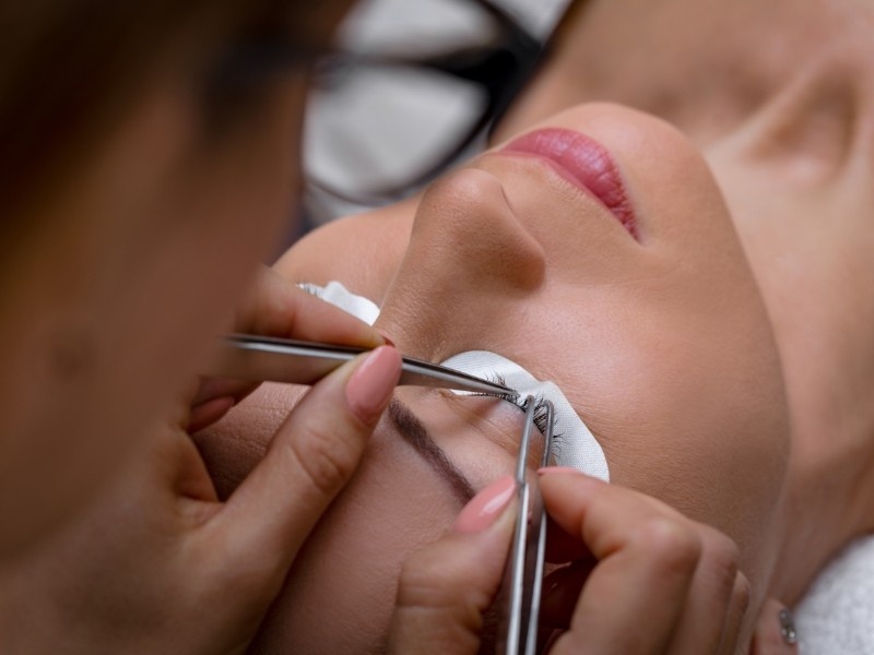 eyelash extensions removal expert in Roswell