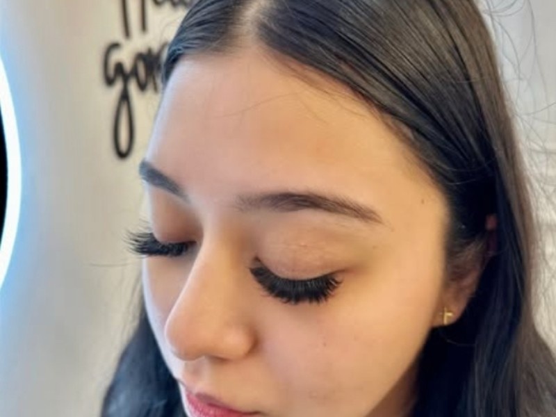 Experienced lash artists for volume lashes in Buckhead