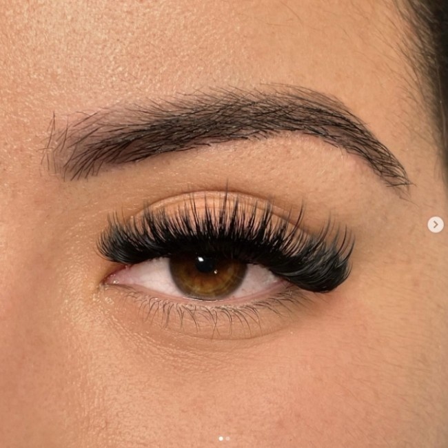 Open-late lash salon Johns Creek