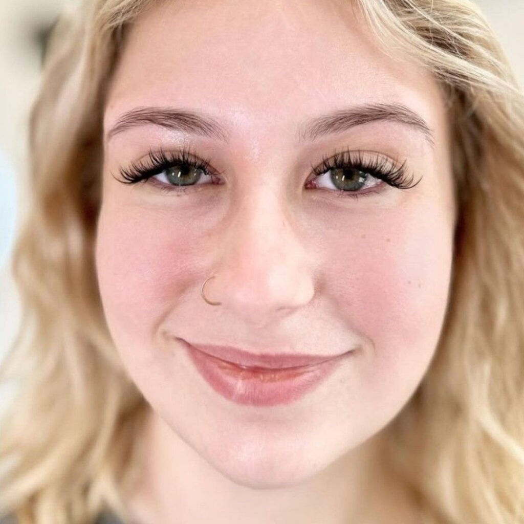 Wispy Hybrid Extensions Sandy Springs – Soft, Textured Lash Look 5 wispy hybrid extensions Sandy Springs