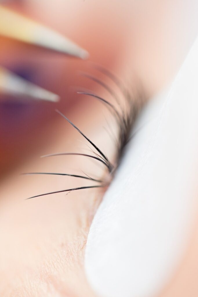 How to Get Eyelash Extension Glue Off the Right Way 3 how to get eyelash extension glue off