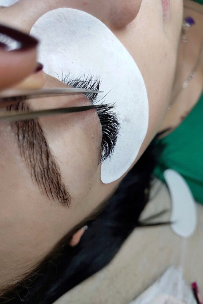 How to Get Eyelash Extension Glue Off the Right Way 4 how to get eyelash extension glue off
