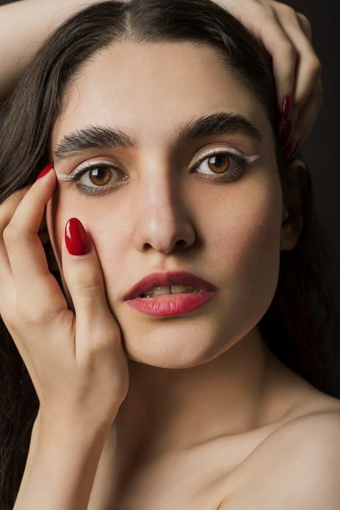 Should you get eyelash extensions if your natural lashes are weak? 2 Should you get eyelash extensions if your natural lashes are weak