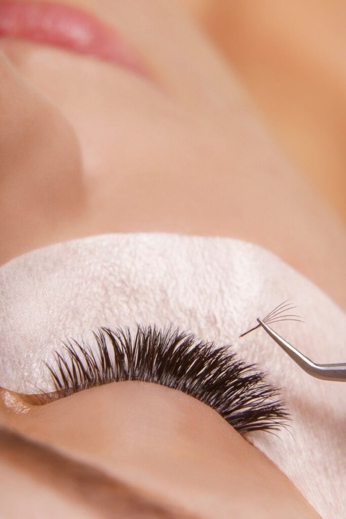 Should you get eyelash extensions if your natural lashes are weak? 3 Should you get eyelash extensions if your natural lashes are weak