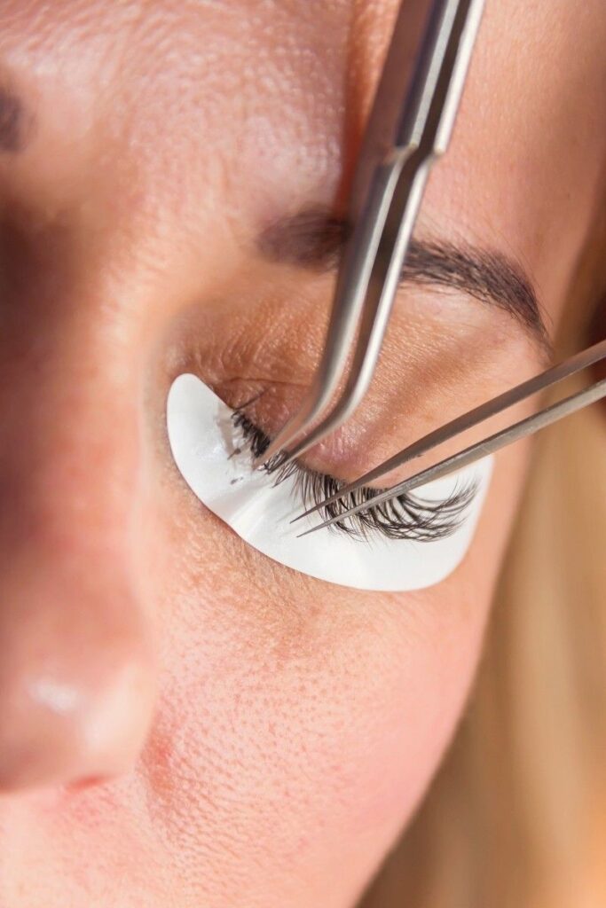 Should you get eyelash extensions if your natural lashes are weak? 4 Should you get eyelash extensions if your natural lashes are weak